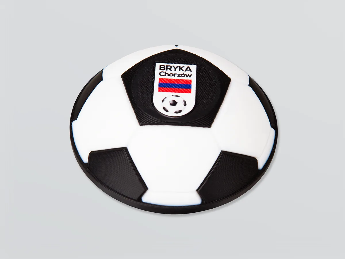 Magnet shaped like half a football – finished product