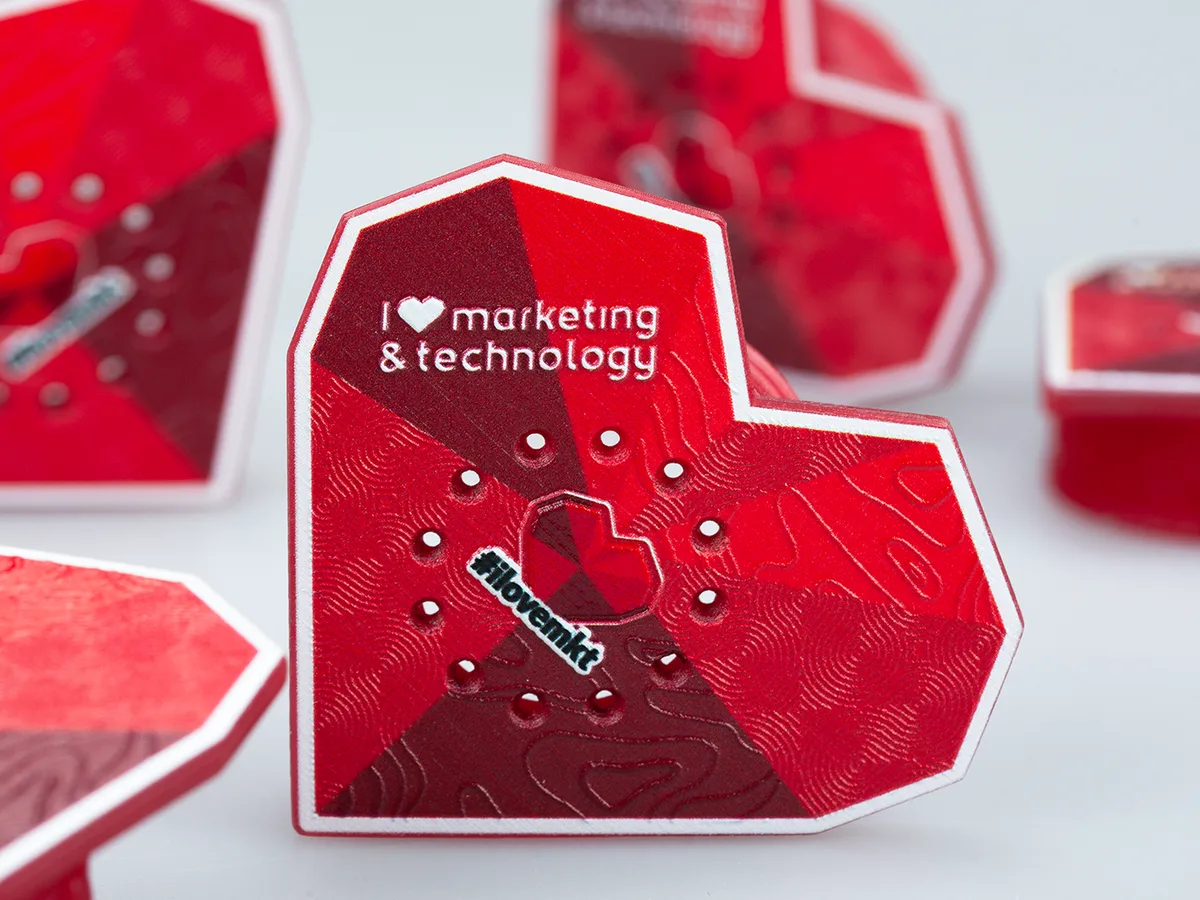 Ekonewka – I ❤ marketing & technology, realizacja dothat